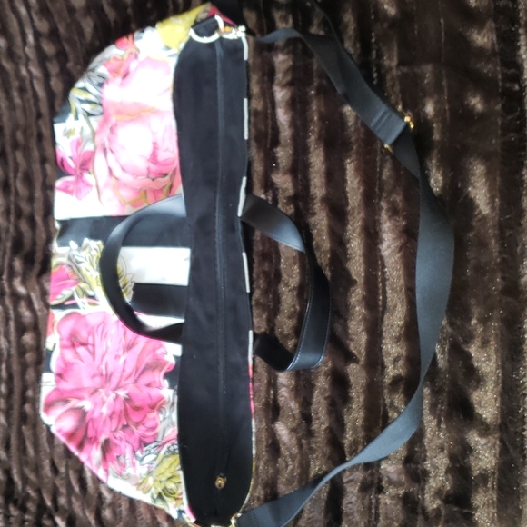 Victorias Secret Floral Wildflower Zippered Weekender Travel Tote - Picture 4 of 10